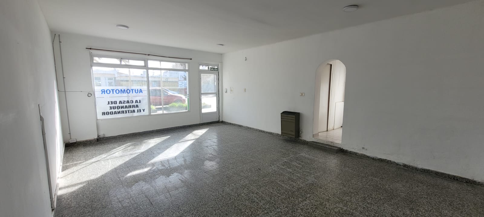 Local comercial en Av. Belgrano N°1266