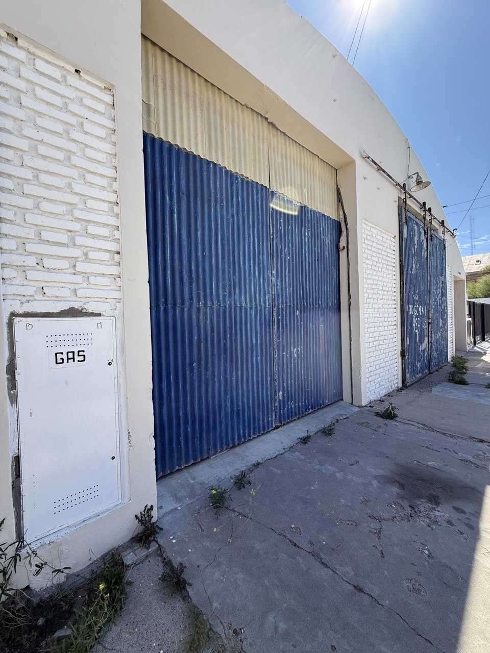 Galpones y dúplex en H. Irigoyen 1065