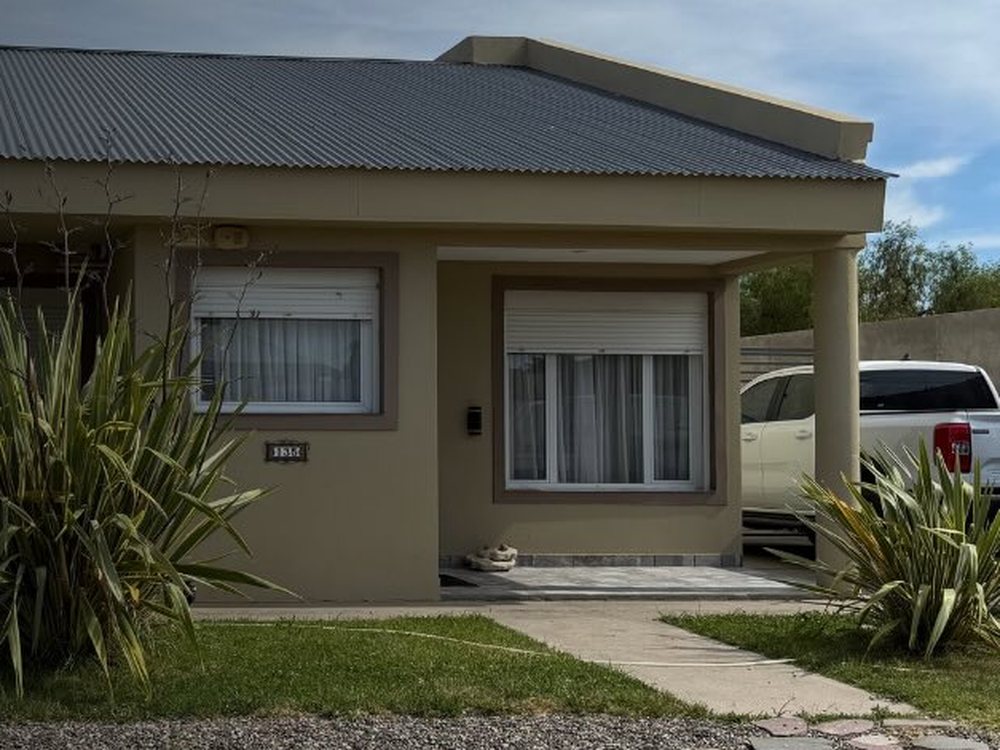 Casa · 3 dorm. en Angel Sarmiento N° 135
